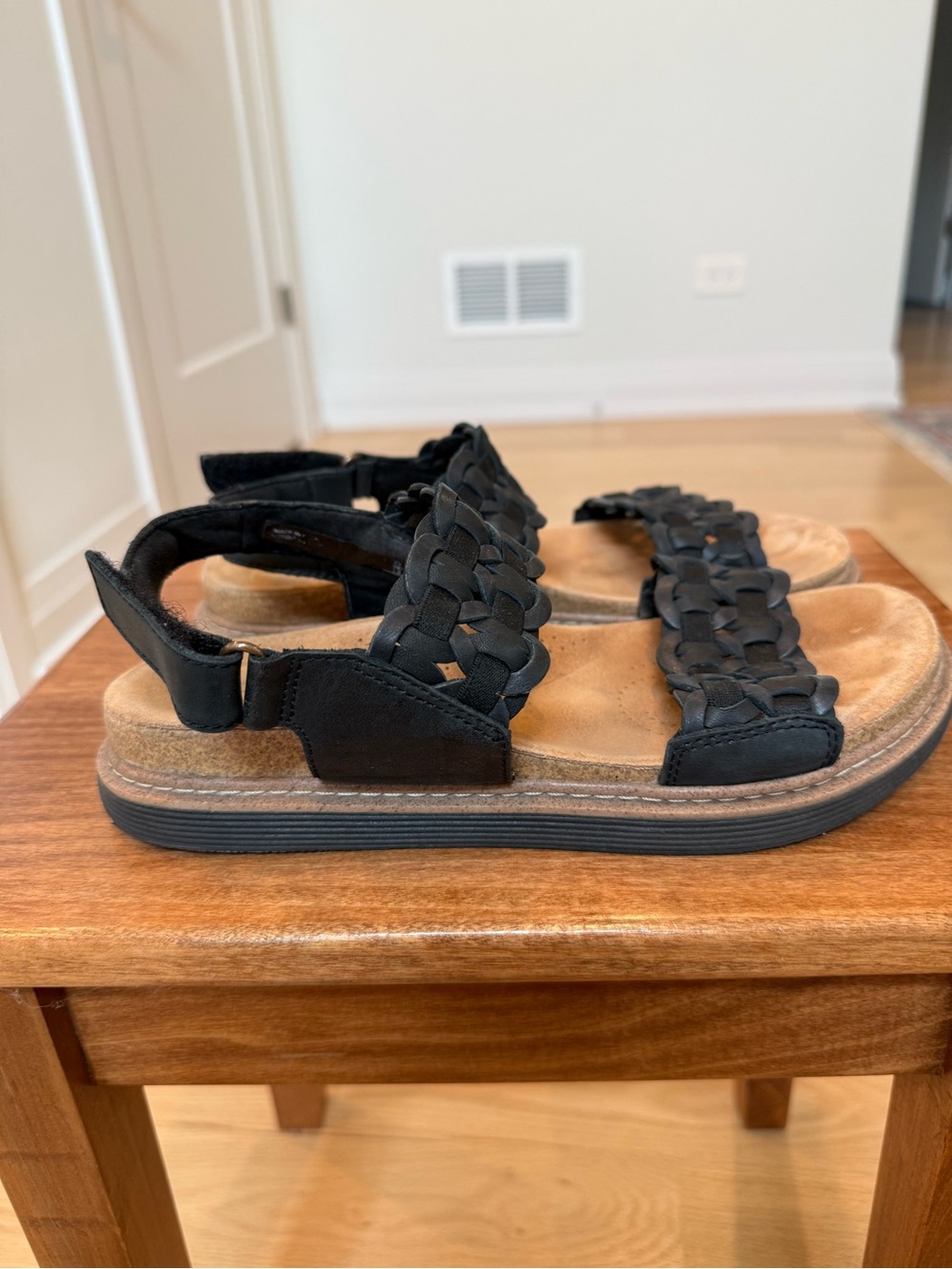 Clarks Artisan Black Strappy Leather Sandal - Picture 3 of 7